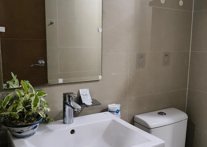 Ldn Secret Crib - Across Naia T3 Airport - Palm Tree Homestay *